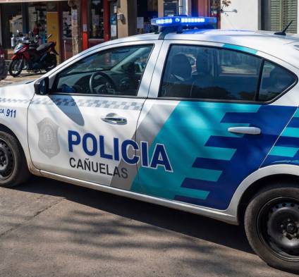 Rompió el blindex de una peluquería y robó un celular: cayó preso
